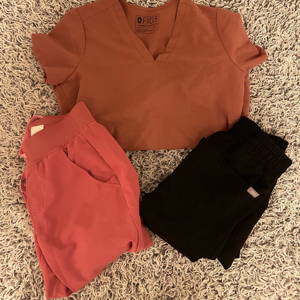 Figs. 2 pants and 1 top I can no longer fit. Sizes are xxs petite. Never worn.